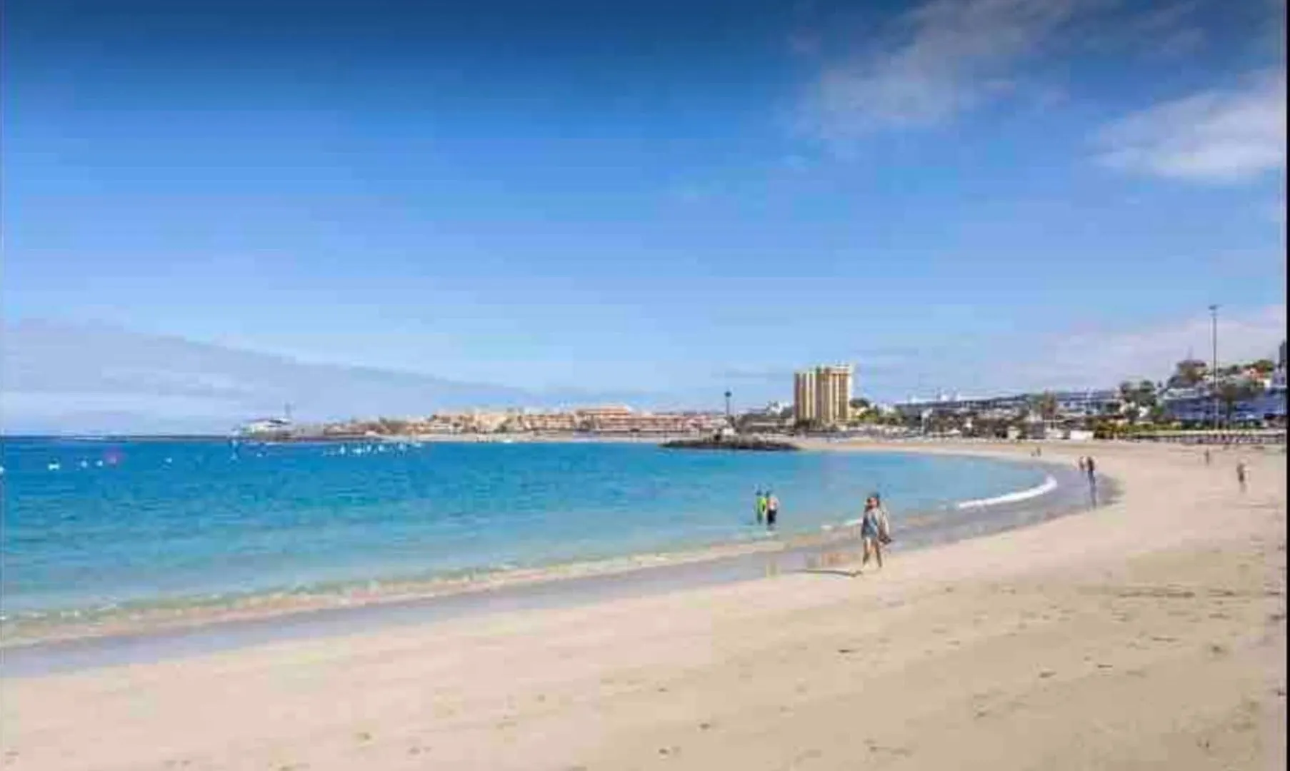 Los Cristianos Vistas Al Mar Y Cerca De La Playa